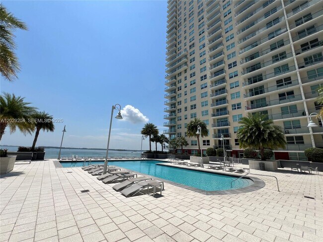 Building Photo - 1155 Brickell Bay Dr