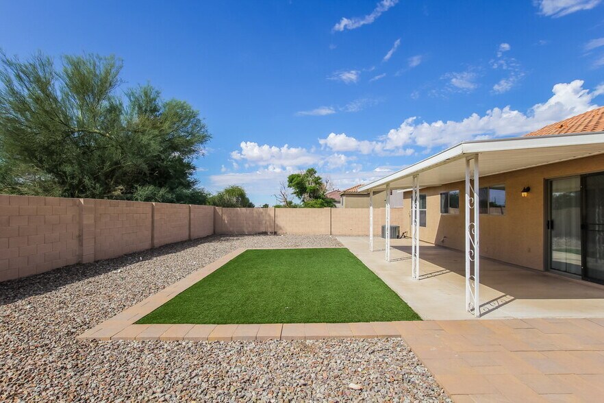 Building Photo - 10609 W Via Del Sol