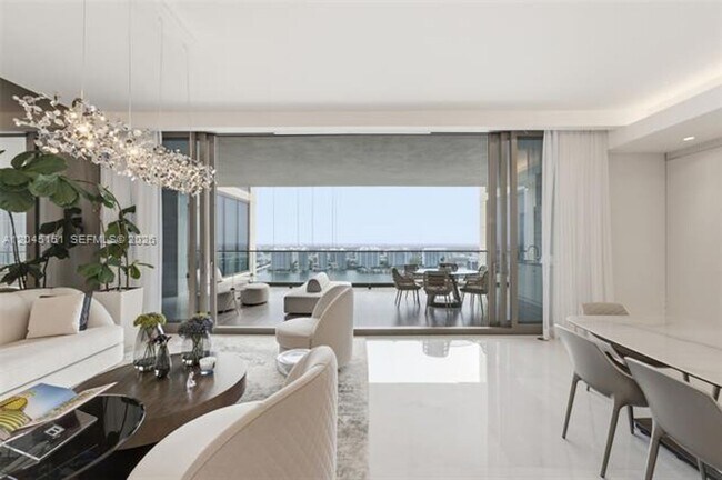 Building Photo - 17901 Collins Ave