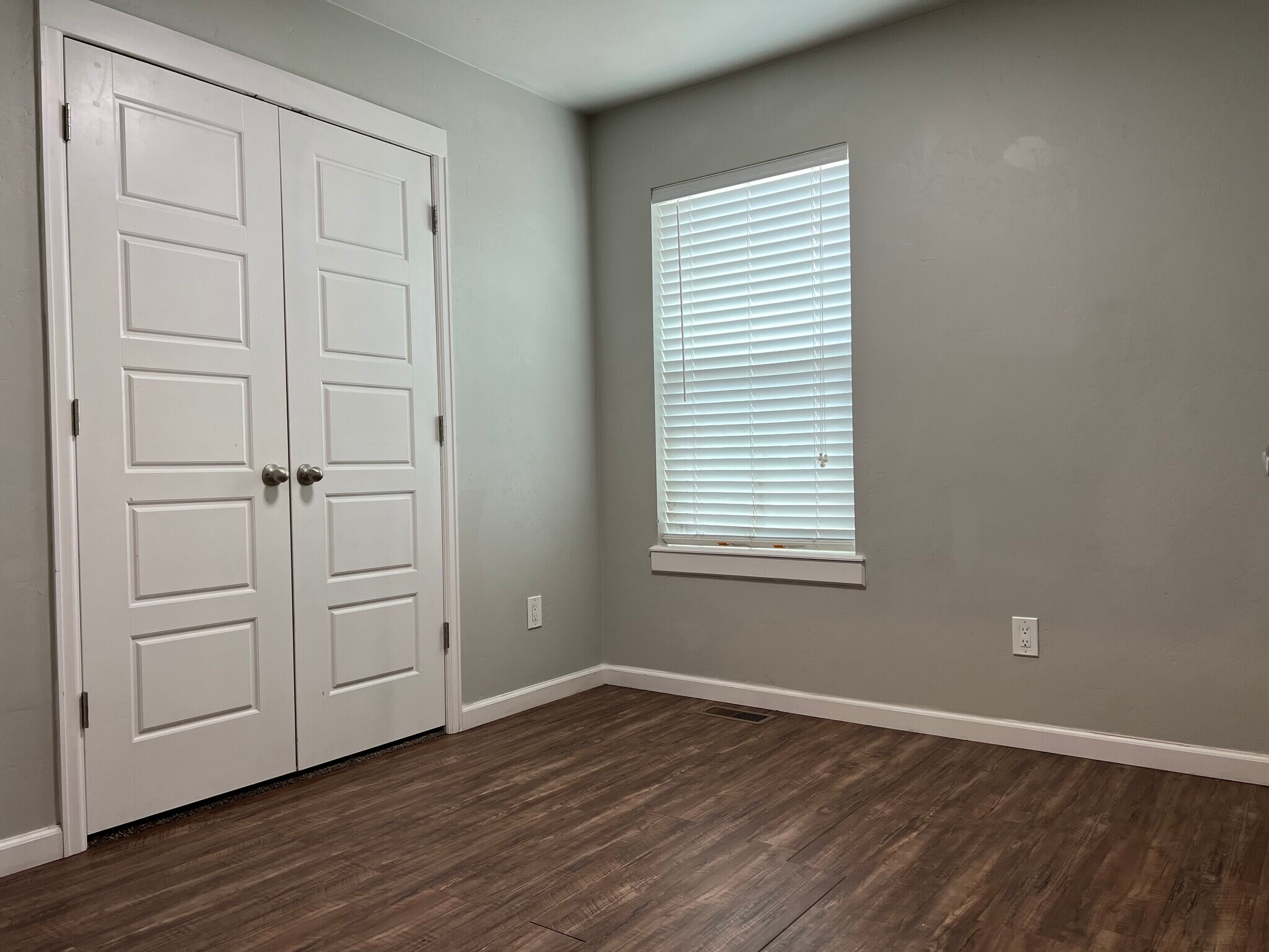 2nd bedroom - 2106 Mesa Ave