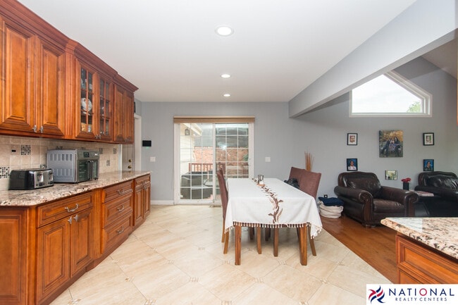 Building Photo - 37709 Glengrove Dr