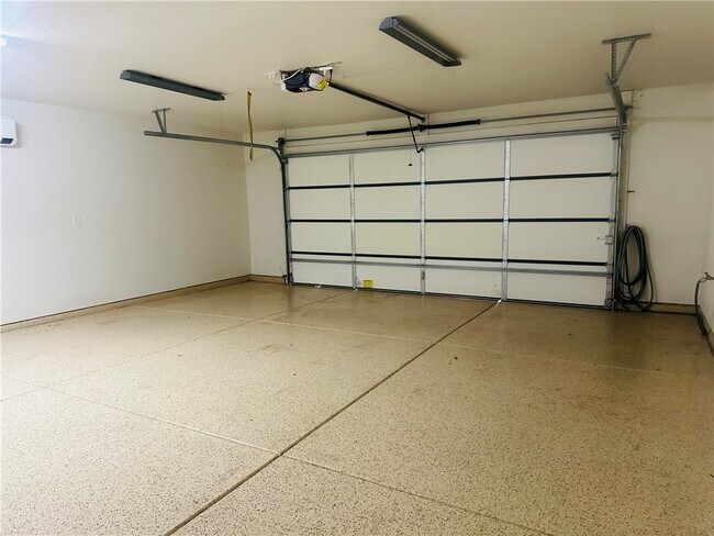 Building Photo - 9927 S Phoenix Dr