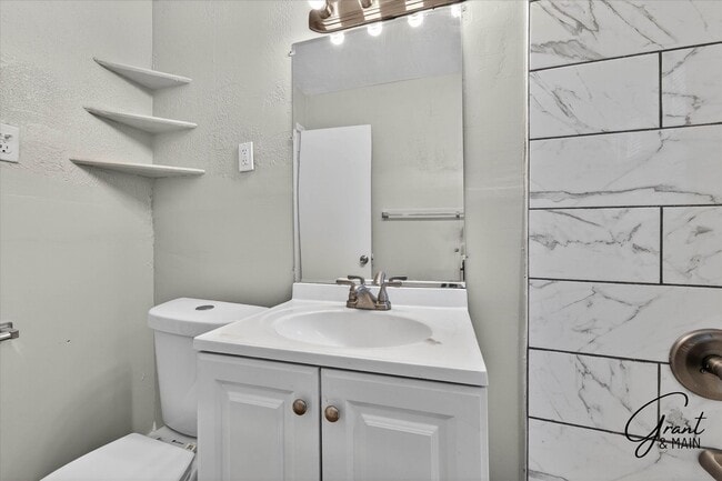 Building Photo - $1300 3 bedroom bungalow