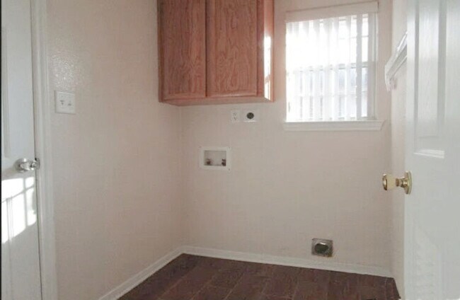 Building Photo - 2907 Bachelor Button Blvd