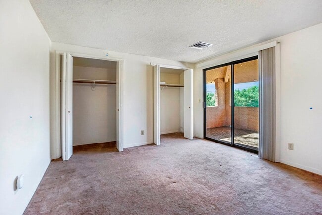 Building Photo - Light-Filled 2-Bed Tucson Rental w/ Vaulte...