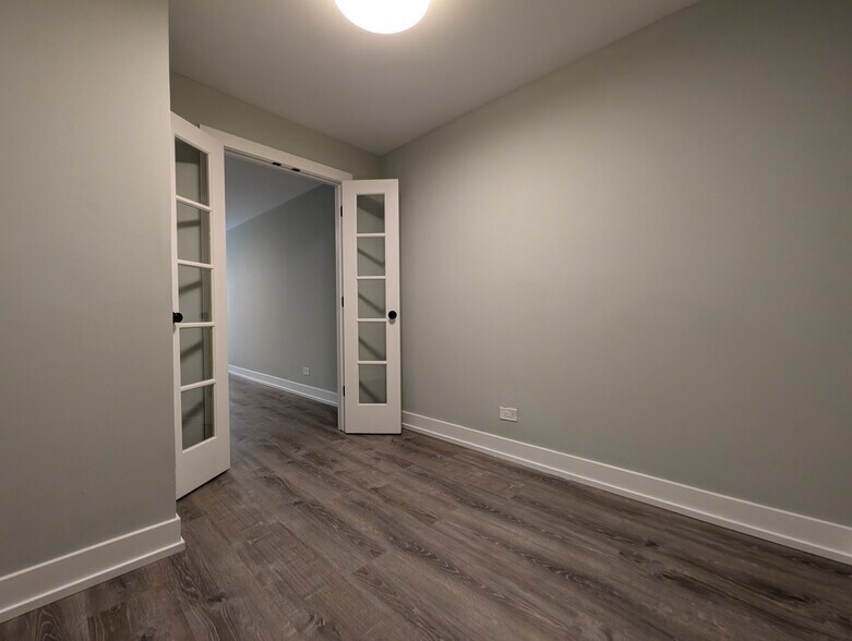 Building Photo - 456 W Barry Ave