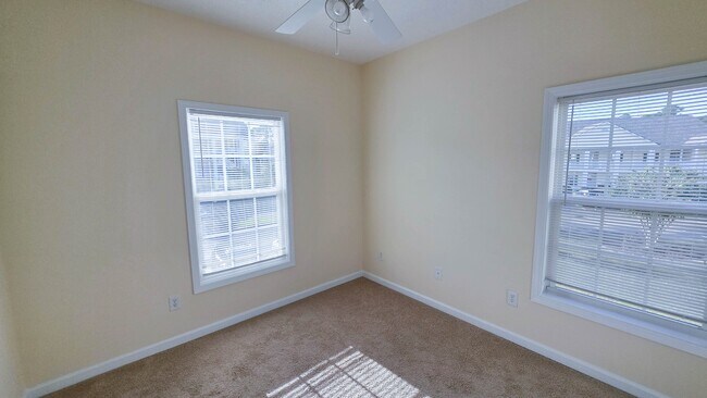 Building Photo - 5810 Longwood Dr