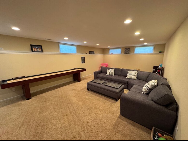 Building Photo - 1380 Stone Creek Dr