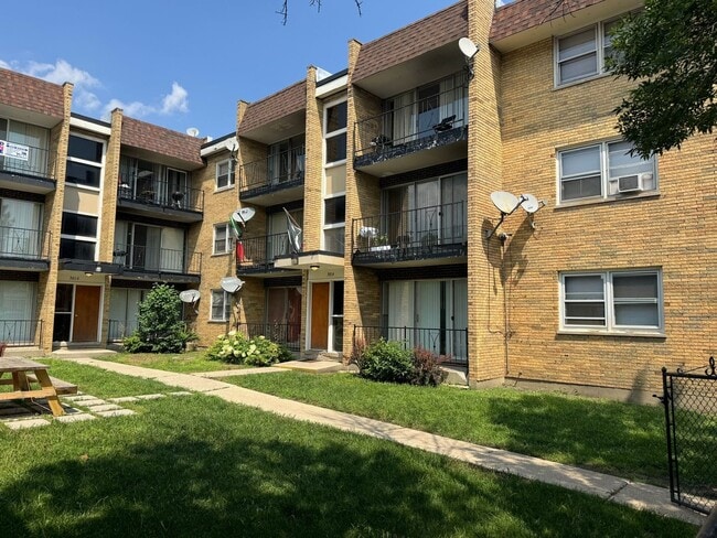 Primary Photo - 3014 W 59th St