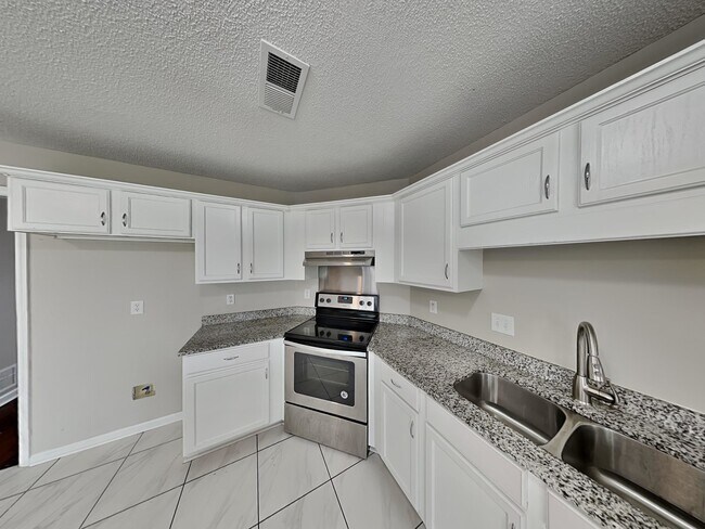 Building Photo - 5657 Wolf Pack Dr