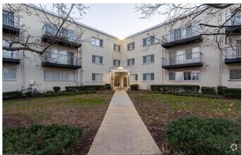 Building Photo - Spacious and Newly Remodelled at the Fairm...