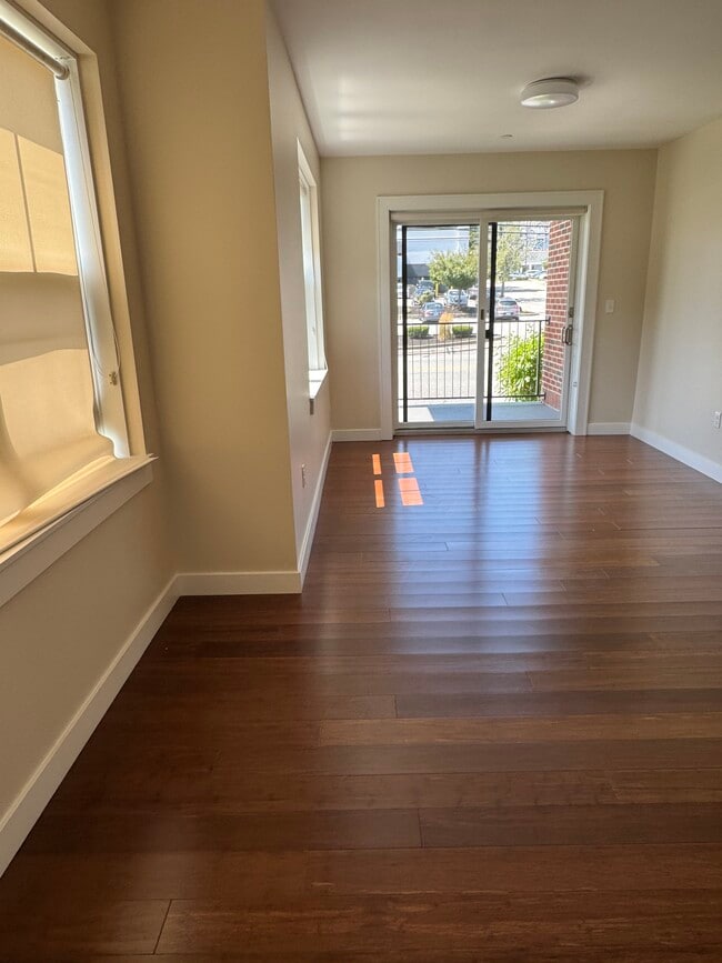 Building Photo - 125 Midway