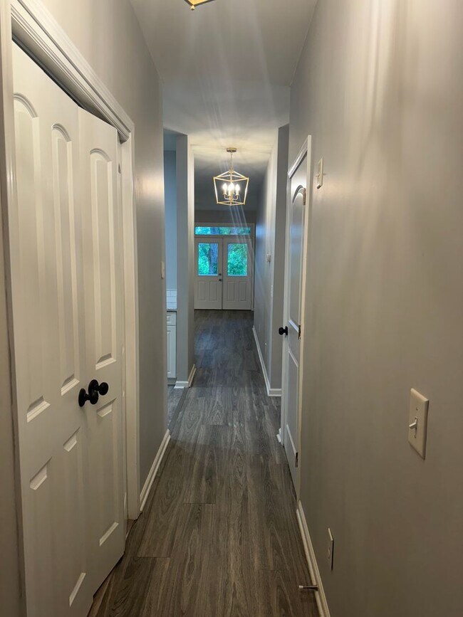 Building Photo - Price reduced!!