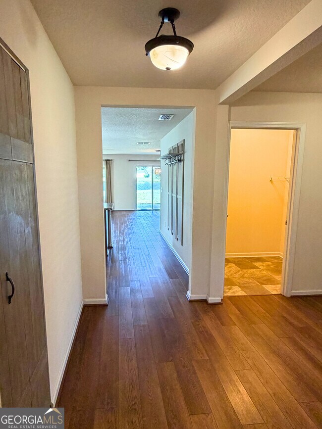 Building Photo - 227 Brooklet Cir