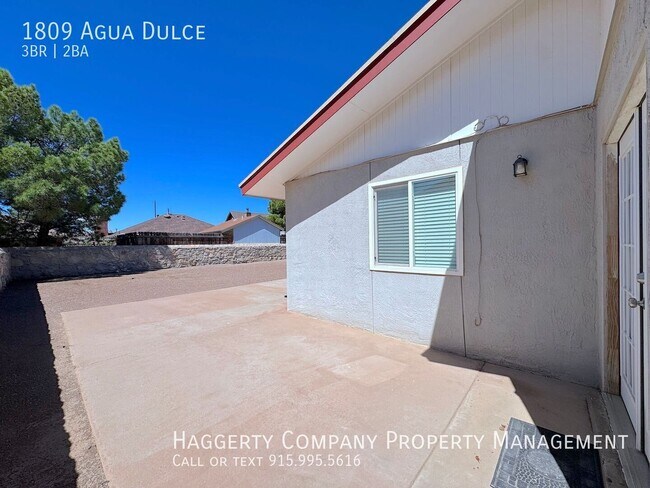Building Photo - 1809 Agua Dulce St