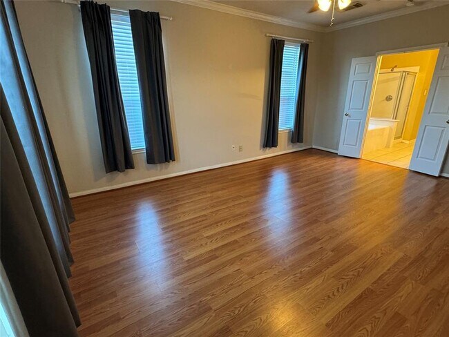 Building Photo - 3335 Southdown Dr