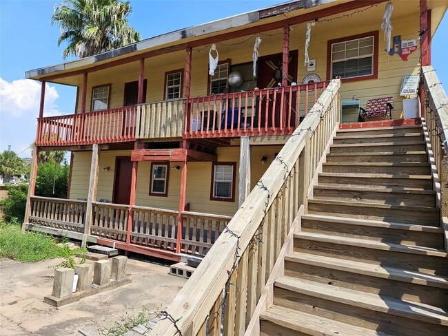 Building Photo - 705 Harris Ave