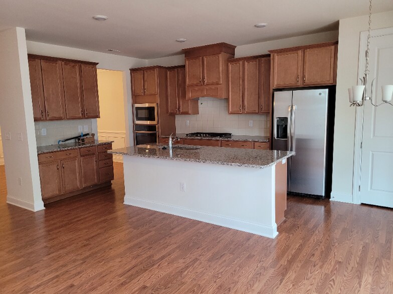 Building Photo - 904 Haybeck Ln