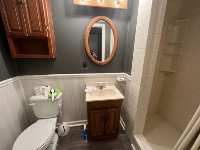Building Photo - Renovated 4 Bedroom 2 Bath Home with 2 Car...