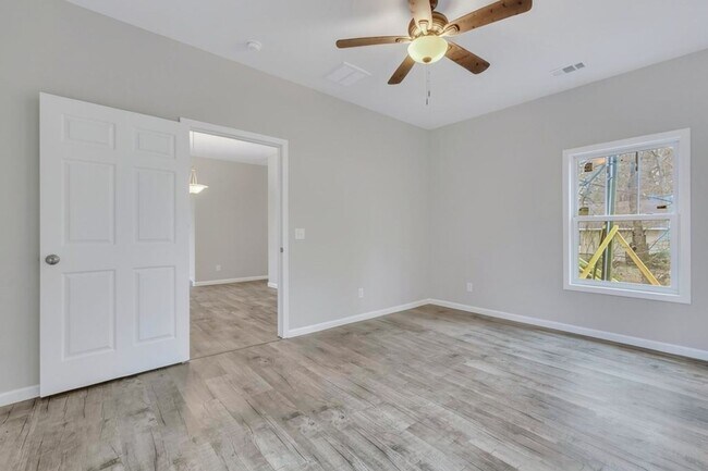 Building Photo - Live Near It All! 3 Bedroom Home in Midtown Savannah