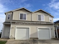 Building Photo - Great 3 Bedroom Gresham Duplex