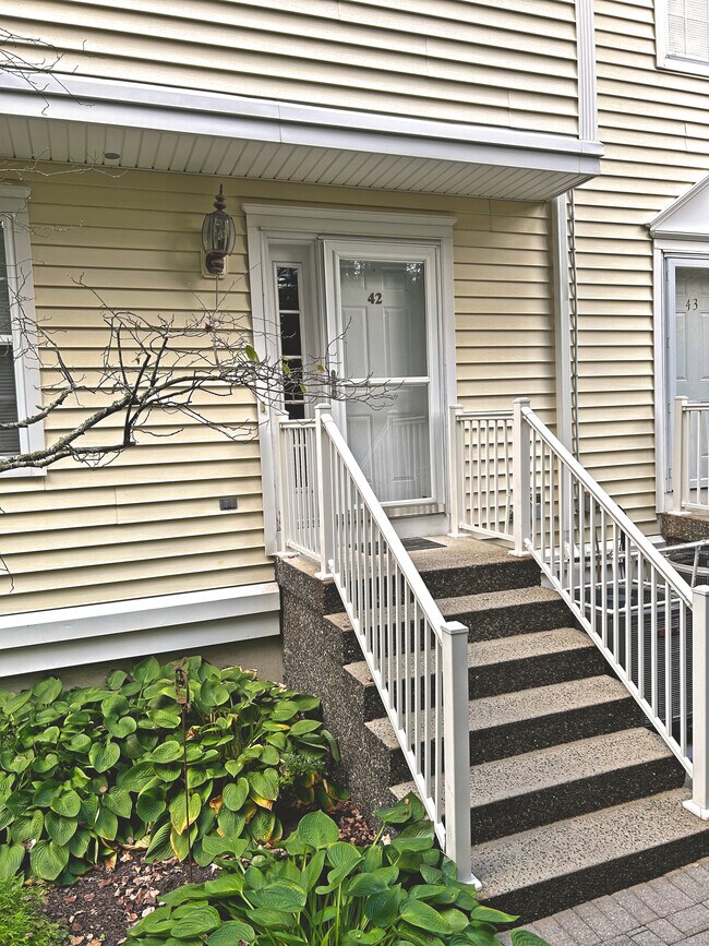 Building Photo - 629 Danbury Rd
