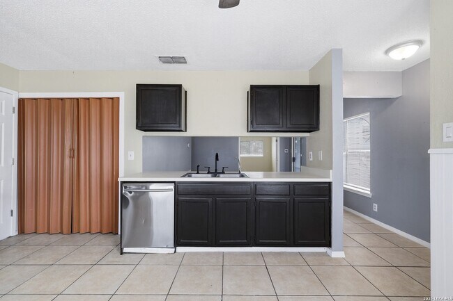 Building Photo - 6210 Valley Queen