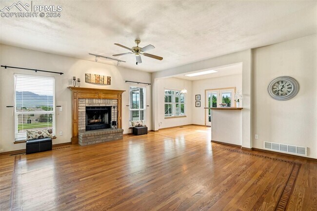 Building Photo - Gorgeous ranch home with spectacular views!