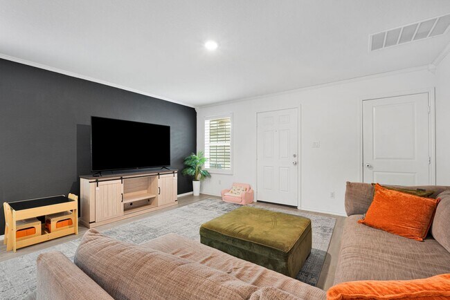 Building Photo - Cozy 3 Bedroom Home on San Antonio's Far West Side!