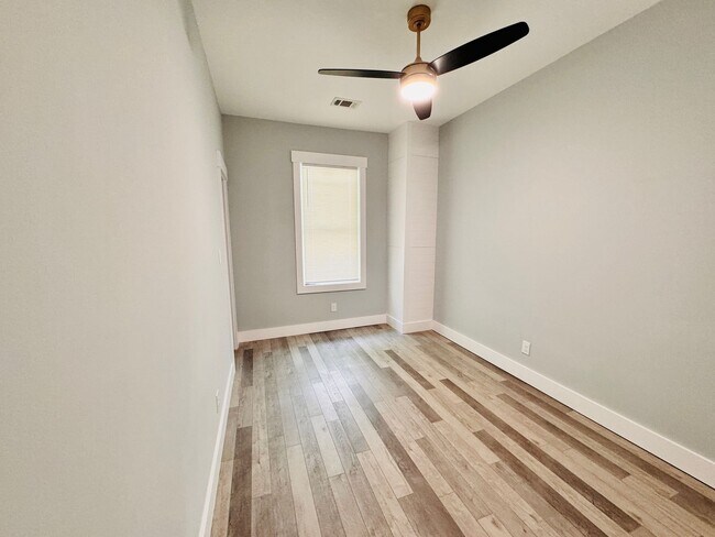 Building Photo - RATE DROP ALERT! (was $2600/month)