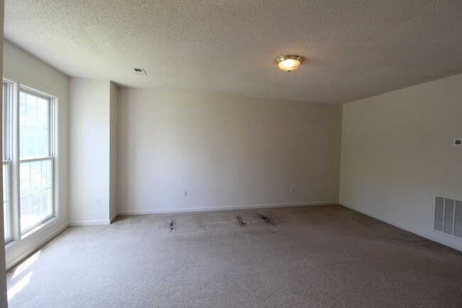 Building Photo - Liberty square end unit townhome for rent!