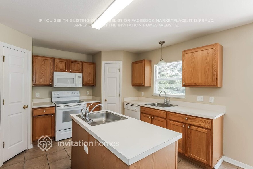 Building Photo - 1501 Alhambra Crest Dr