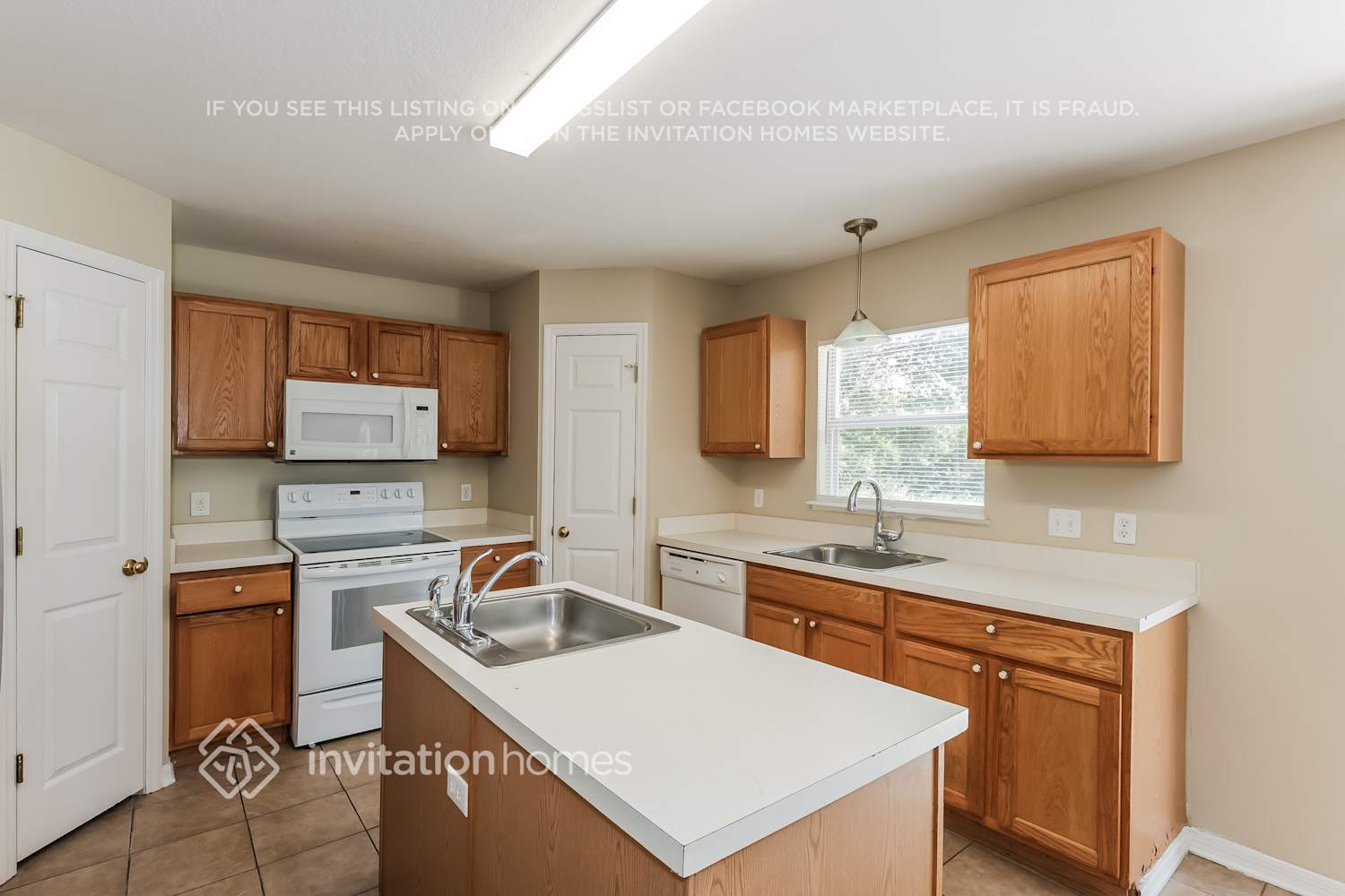 Building Photo - 1501 Alhambra Crest Dr