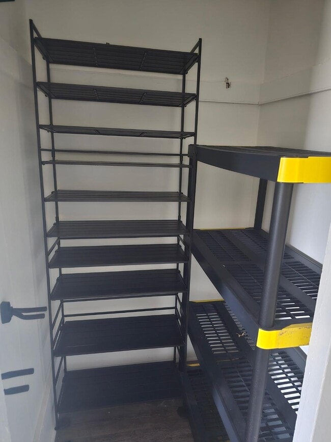 Building Photo - 110 Robinson St