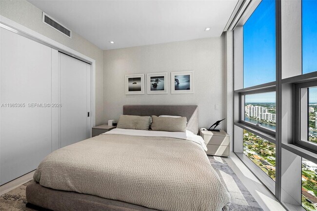 Building Photo - 18501 Collins Ave