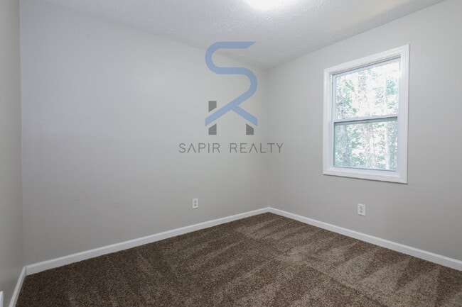 Building Photo - Move in before December 15th and get $100 OFF your rent for the first 3 months — PLUS a $250 Amaz...