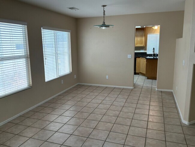 Building Photo - 2 Story 4 bedrooms 2.5 Bathrooms 2 car garage.