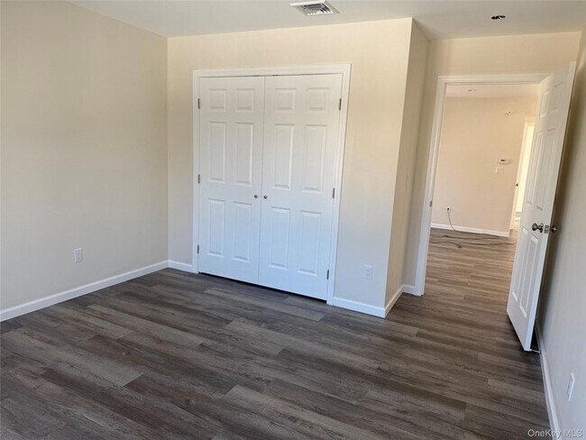 Building Photo - 261 Wilson Ave