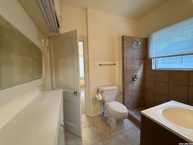 Building Photo - 901 Ripley Ave