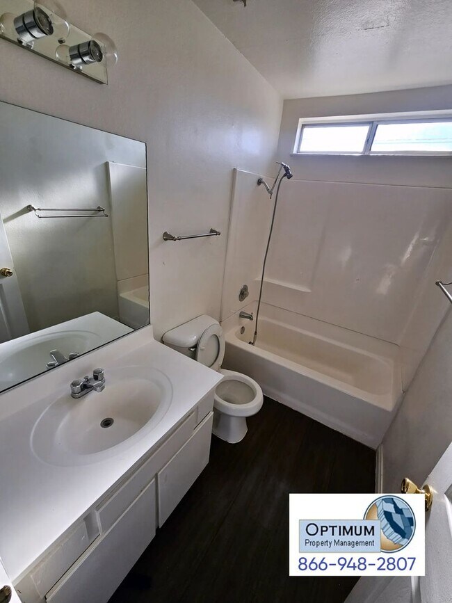 Building Photo - 15875 Green Hill Dr