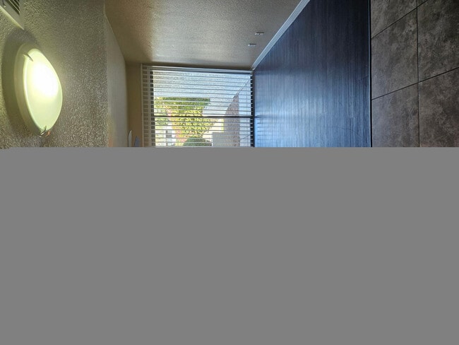 Building Photo - 885 N Granite Reef Rd