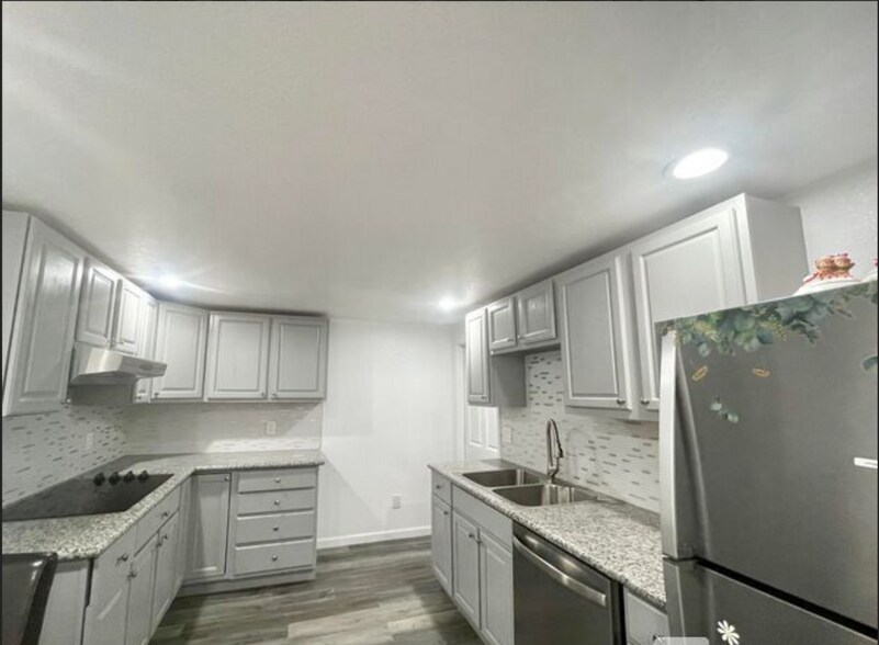 Building Photo - 1197 S Kendall Ct
