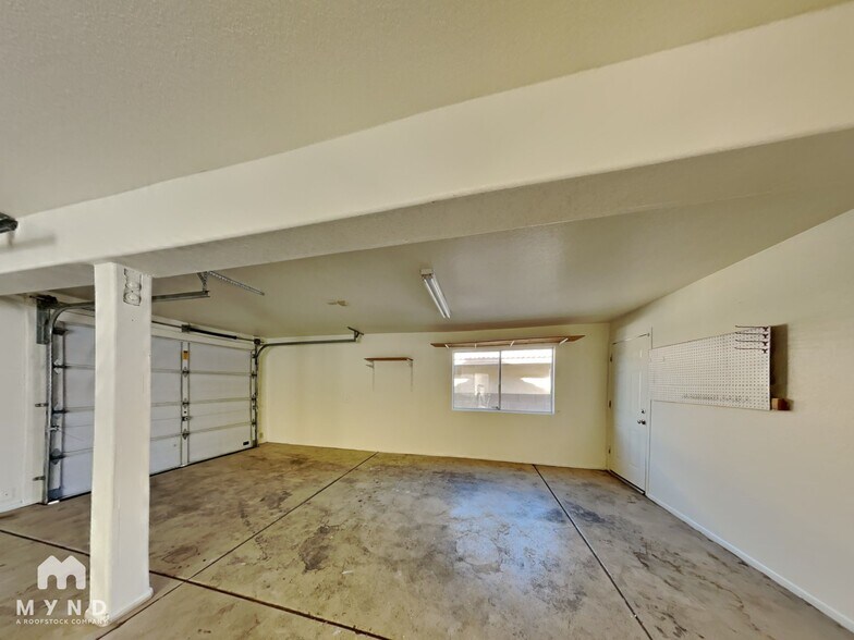 Building Photo - 9056 N Wild Eagle Ave