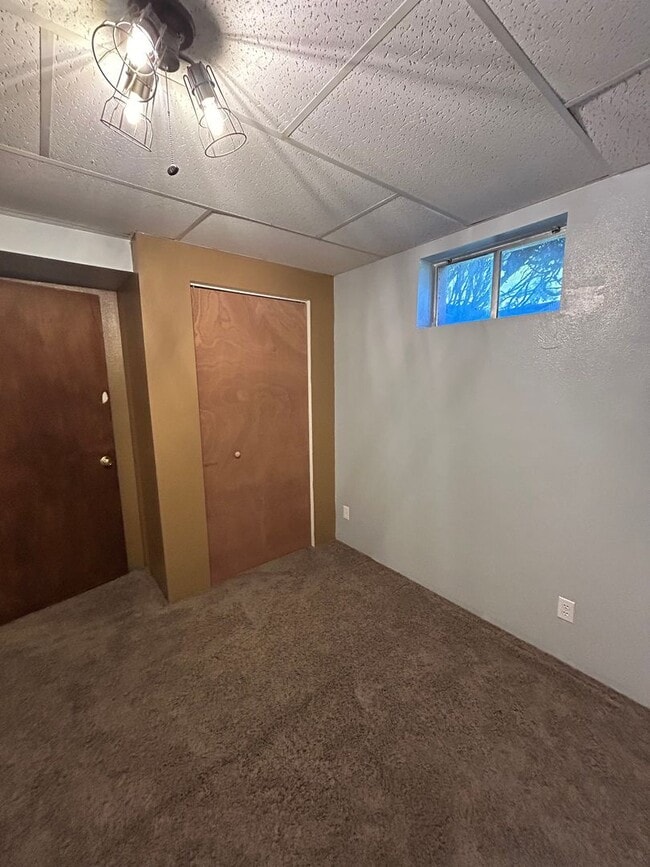 Building Photo - 3470 S Hillcrest Dr