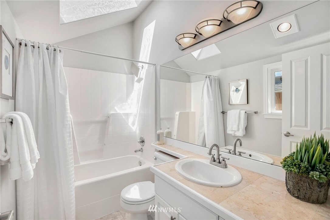 Building Photo - 3619 Phinney Ave N