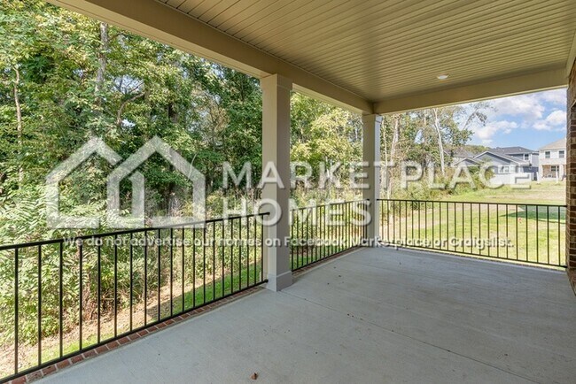 Building Photo - 882 Nightingale Ave