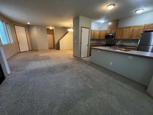 Building Photo - DuPont, end unit, 3 bedroom, 2.5 bath Townhome