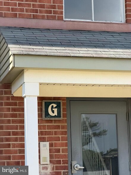 Building Photo - 250 Tanglewood Ln