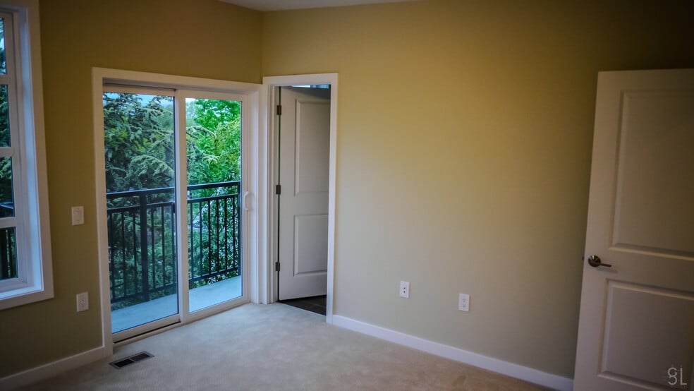 Building Photo - 2215 E John St