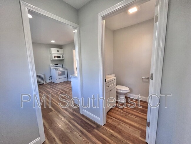 Building Photo - 142 Old Norwich Rd